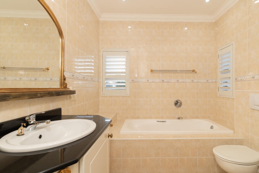 5 Bedroom Property for Sale in Greenways Golf Estate Western Cape